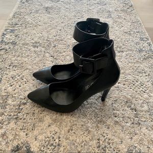 Aldo pointed toe heel